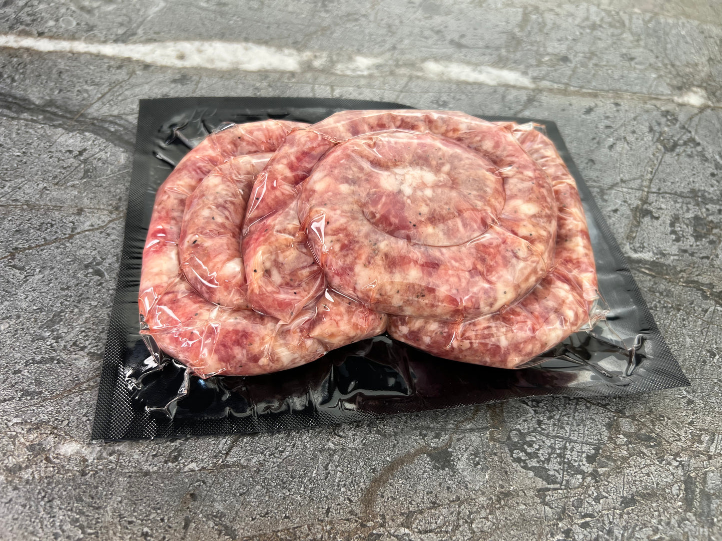 Beef & Pork Thin Sausage with Basil and Cheese / Salchicha Parrillera Rosca Albahaca y Queso